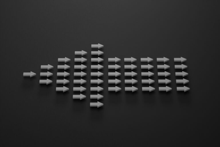 Gray arrows symbolizing conflicting interpretations of gross margin in business analysis.